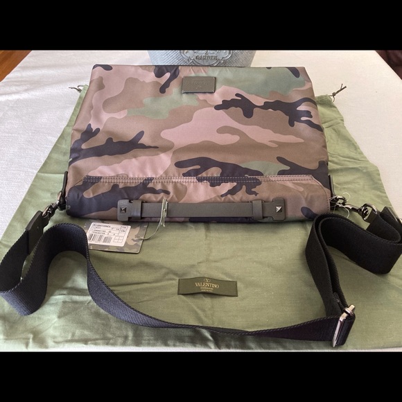 Valentino Garavani Camouflage Messenger Bag NWT - Picture 9 of 16